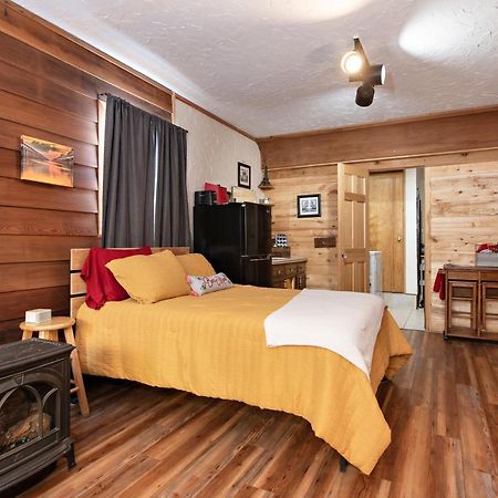 Wanderer Studio, An Off Grid Mountain Guest Studio With Fantastic Views グレンウッド・スプリングス エクステリア 写真